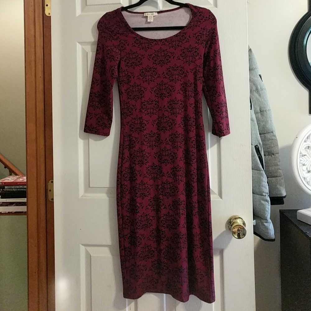 Burgendy patterened stretch midi dress Small